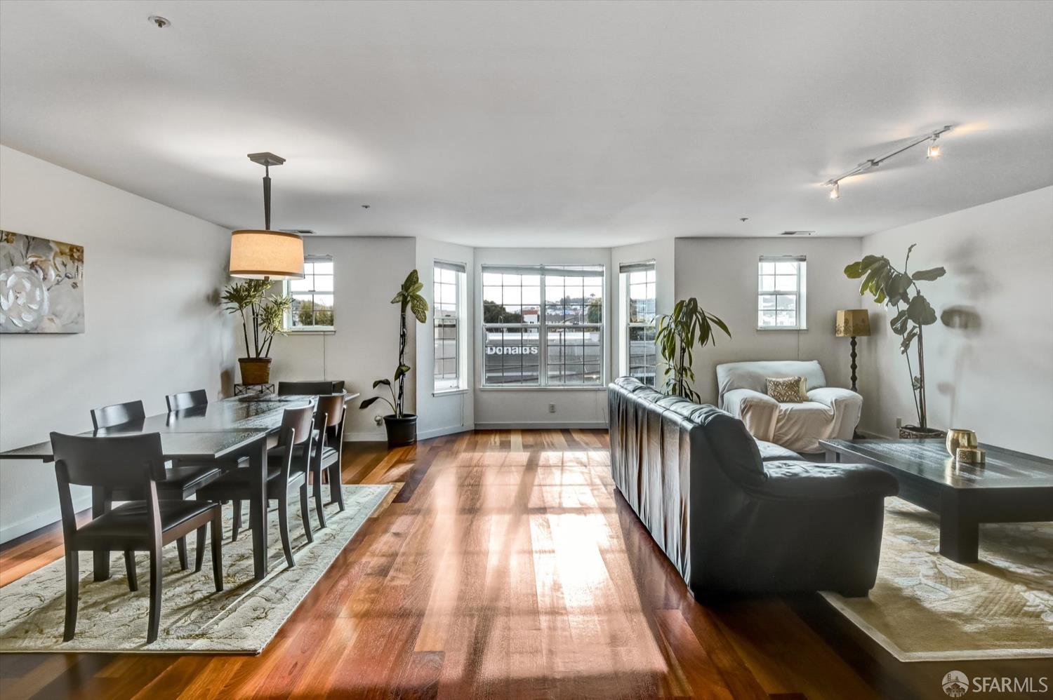 Detail Gallery Image 5 of 33 For 1678 Wallace Ave, San Francisco,  CA 94124 - 3 Beds | 2 Baths