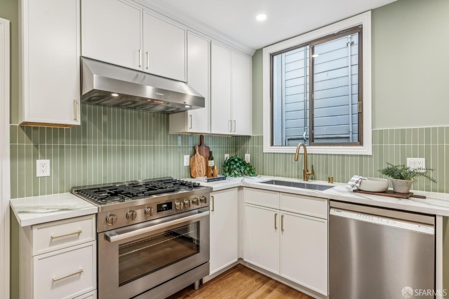 Detail Gallery Image 28 of 76 For 1583 17th Ave, San Francisco,  CA 94122 - 3 Beds | 2/1 Baths