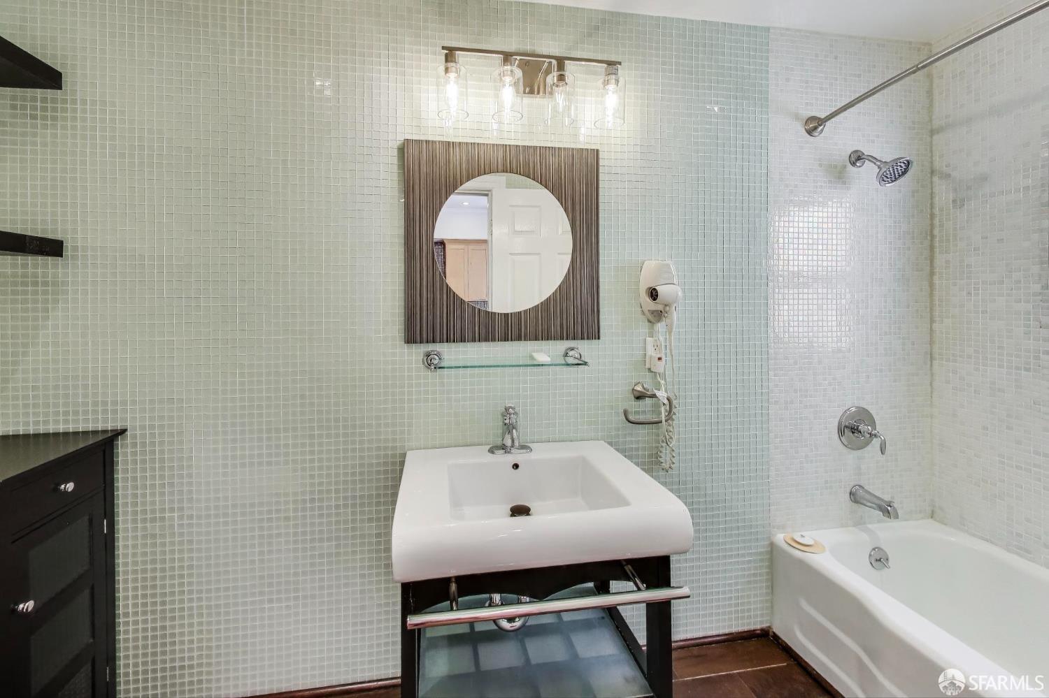 Detail Gallery Image 6 of 14 For 1623 Vallejo St #2,  San Francisco,  CA 94123 - 2 Beds | 2/1 Baths