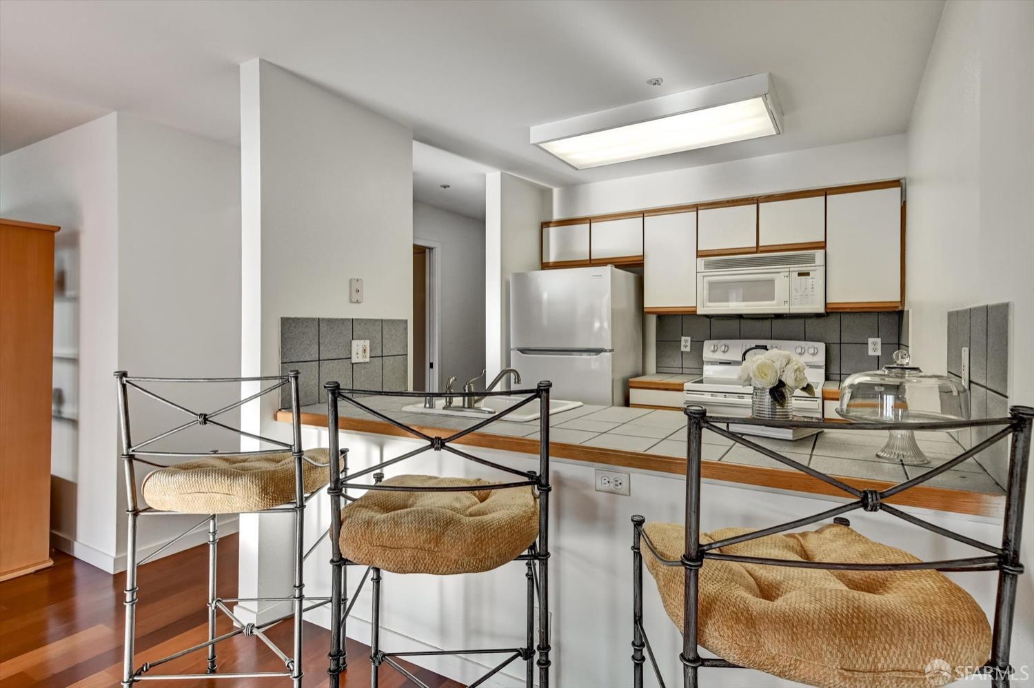 Detail Gallery Image 9 of 33 For 1678 Wallace Ave, San Francisco,  CA 94124 - 3 Beds | 2 Baths