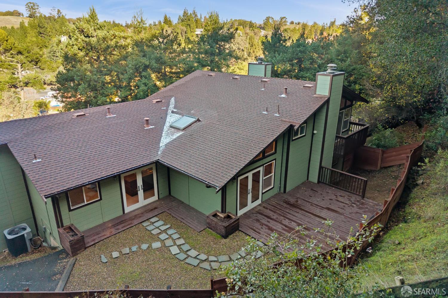 Detail Gallery Image 3 of 67 For 305 Lindsey Dr, Martinez,  CA 94553 - 4 Beds | 3/2 Baths