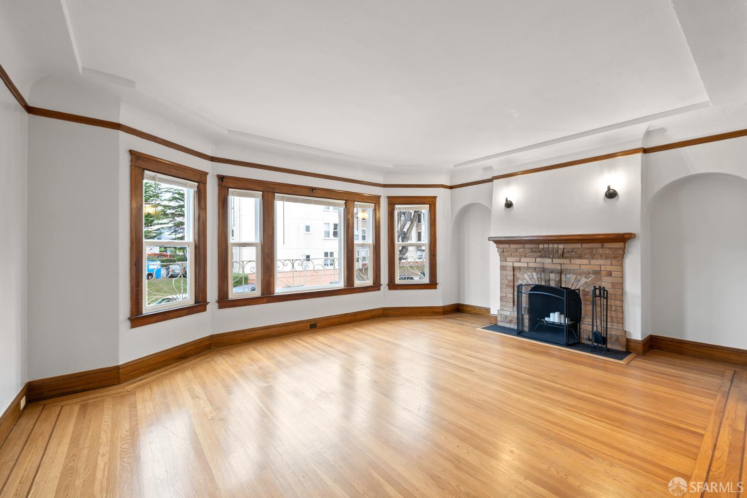 Detail Gallery Image 2 of 14 For 1605 20th Ave, San Francisco,  CA 94122 - 2 Beds | 1 Baths