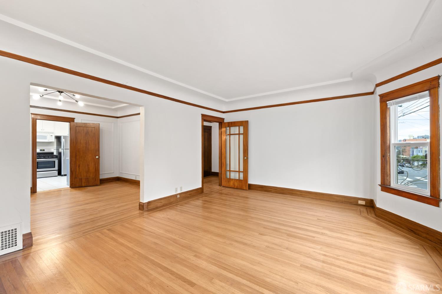 Detail Gallery Image 3 of 14 For 1605 20th Ave, San Francisco,  CA 94122 - 2 Beds | 1 Baths