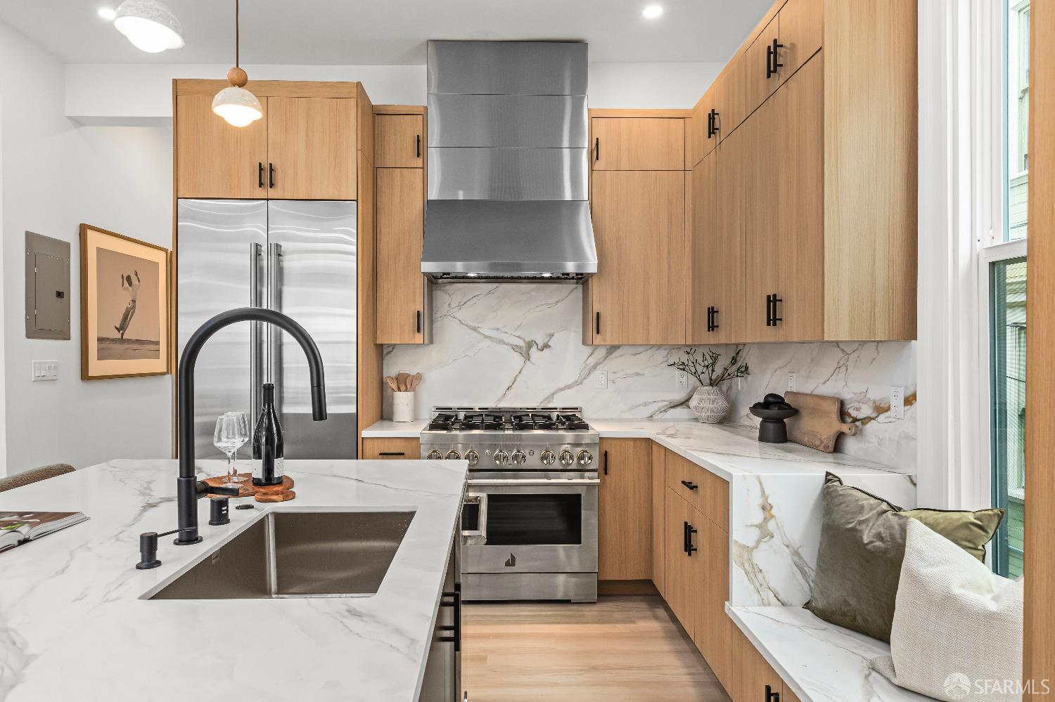 Detail Gallery Image 2 of 17 For 1319 Lyon St, San Francisco,  CA 94115 - 4 Beds | 3 Baths