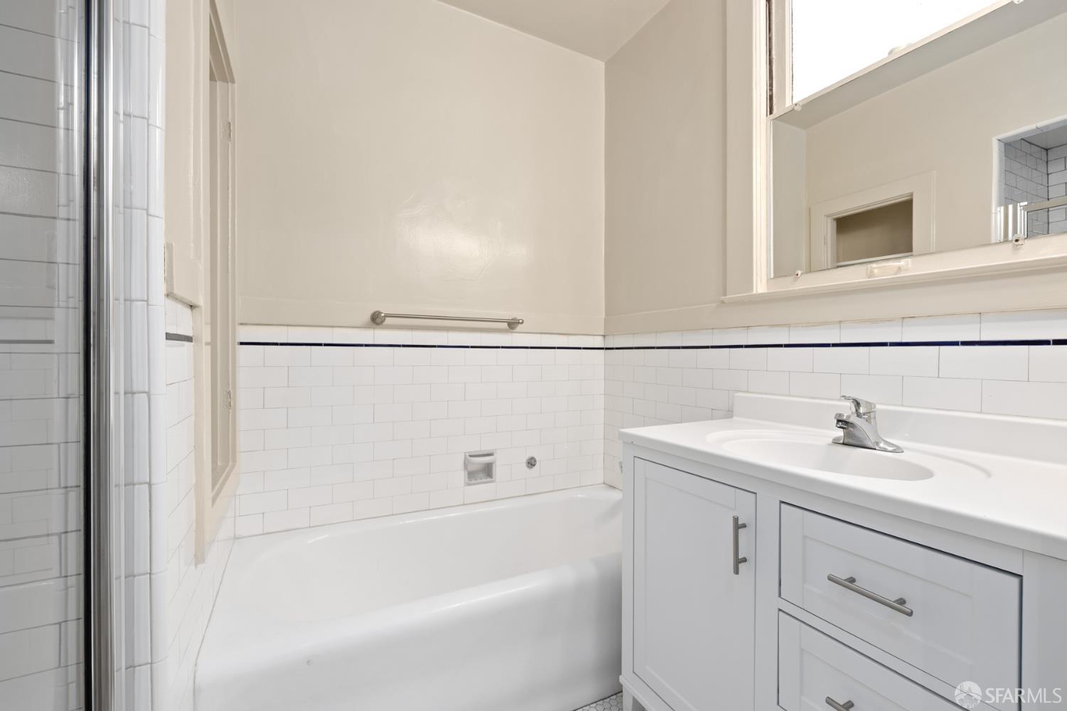 Detail Gallery Image 8 of 14 For 1605 20th Ave, San Francisco,  CA 94122 - 2 Beds | 1 Baths