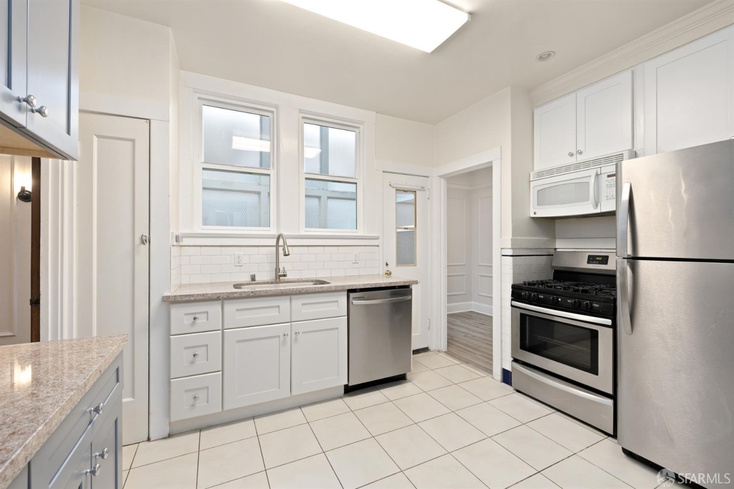 Detail Gallery Image 6 of 14 For 1605 20th Ave, San Francisco,  CA 94122 - 2 Beds | 1 Baths