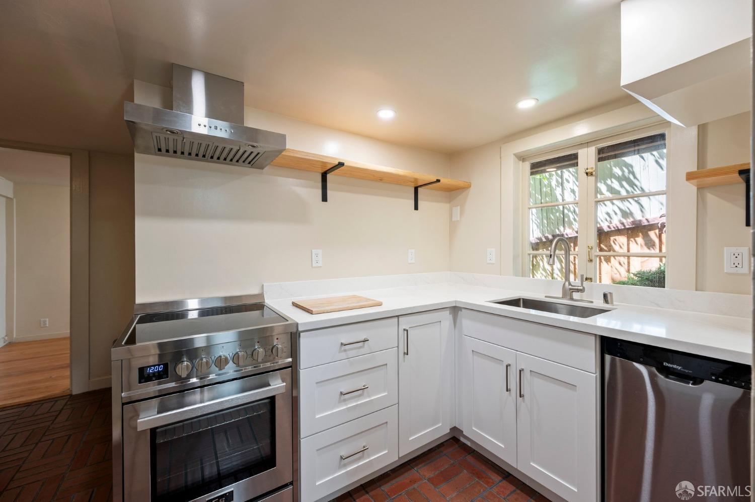 Detail Gallery Image 10 of 28 For 1659 Jackson St, San Francisco,  CA 94109 - 1 Beds | 1 Baths