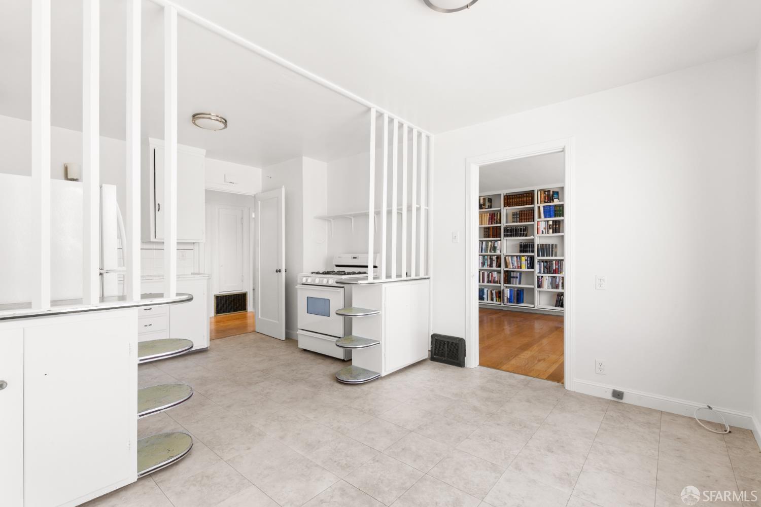 Detail Gallery Image 13 of 39 For 2666 44th Ave, San Francisco,  CA 94116 - 3 Beds | 2 Baths