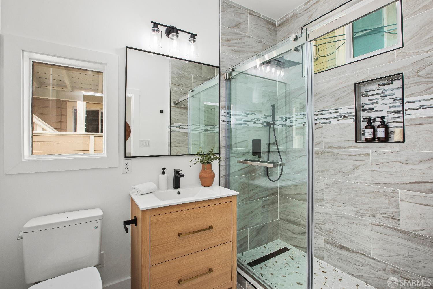 Detail Gallery Image 13 of 17 For 1319 Lyon St, San Francisco,  CA 94115 - 4 Beds | 3 Baths