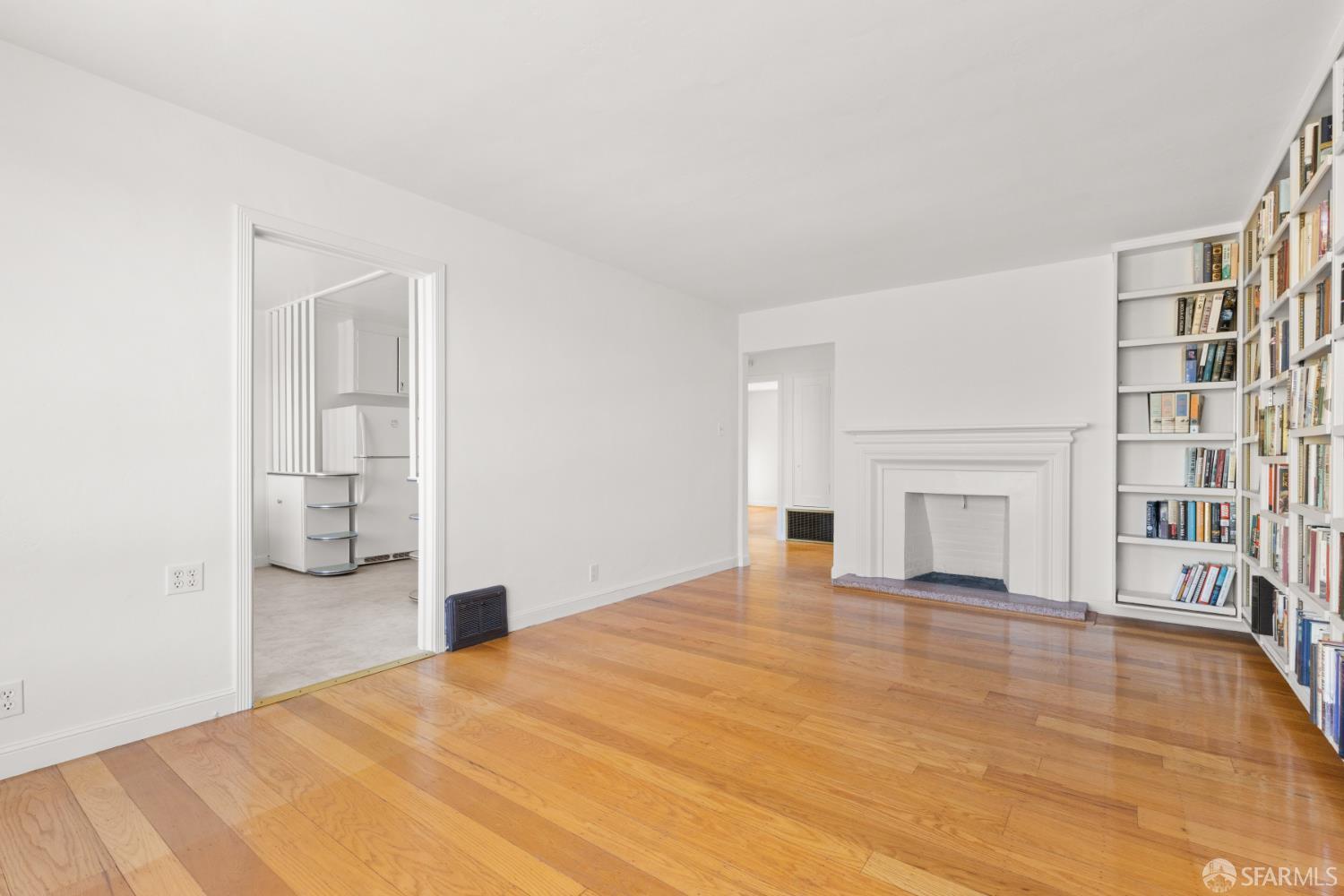 Detail Gallery Image 5 of 39 For 2666 44th Ave, San Francisco,  CA 94116 - 3 Beds | 2 Baths