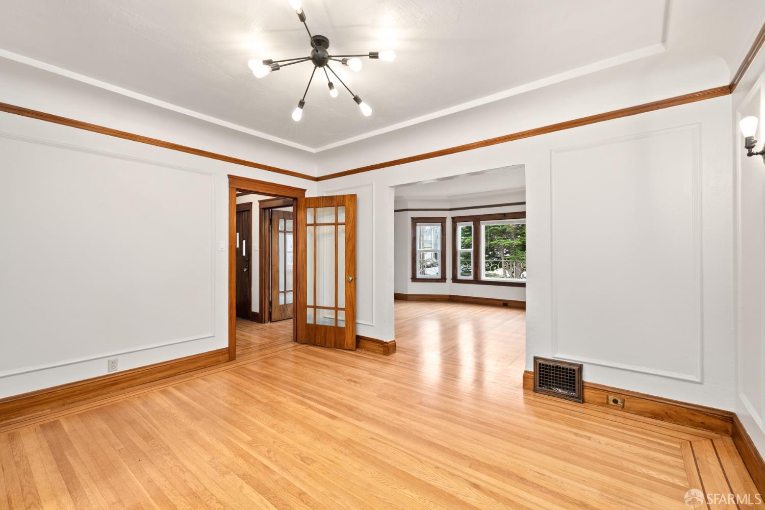 Detail Gallery Image 5 of 14 For 1605 20th Ave, San Francisco,  CA 94122 - 2 Beds | 1 Baths