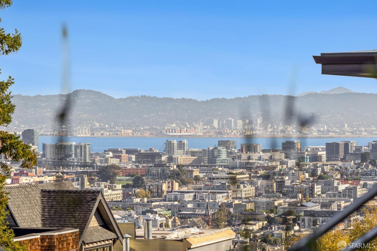 Detail Gallery Image 14 of 16 For 465 Liberty St, San Francisco,  CA 94114 - 2 Beds | 2 Baths