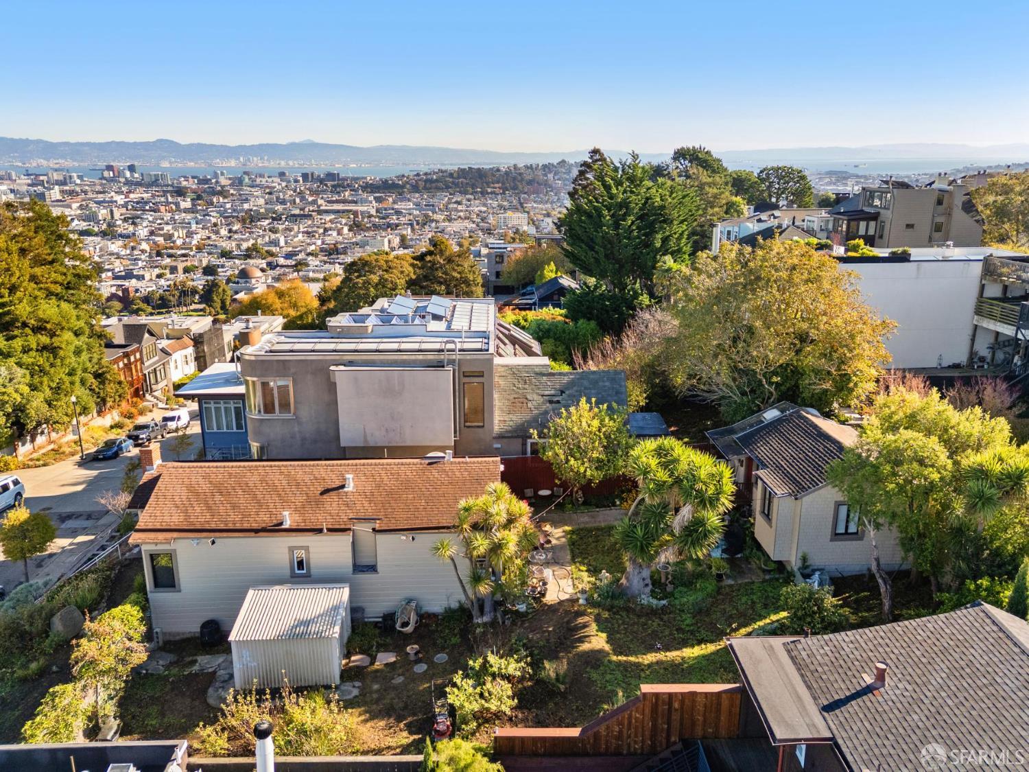 Detail Gallery Image 12 of 16 For 465 Liberty St, San Francisco,  CA 94114 - 2 Beds | 2 Baths