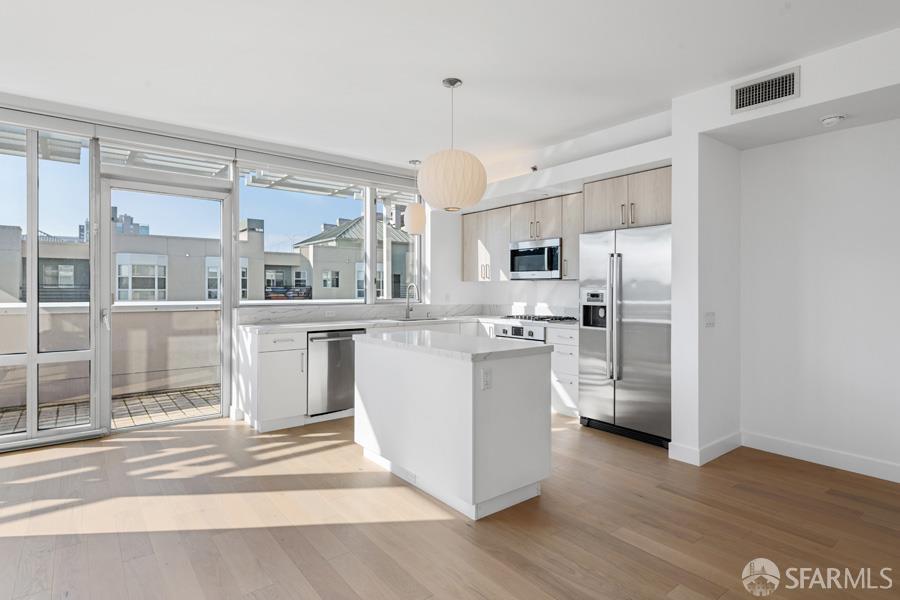 Detail Gallery Image 3 of 25 For 501 Beale St 4h,  San Francisco,  CA 94105 - 2 Beds | 2 Baths