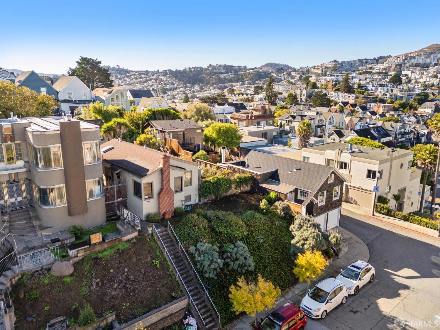 Detail Gallery Image 3 of 16 For 465 Liberty St, San Francisco,  CA 94114 - 2 Beds | 2 Baths