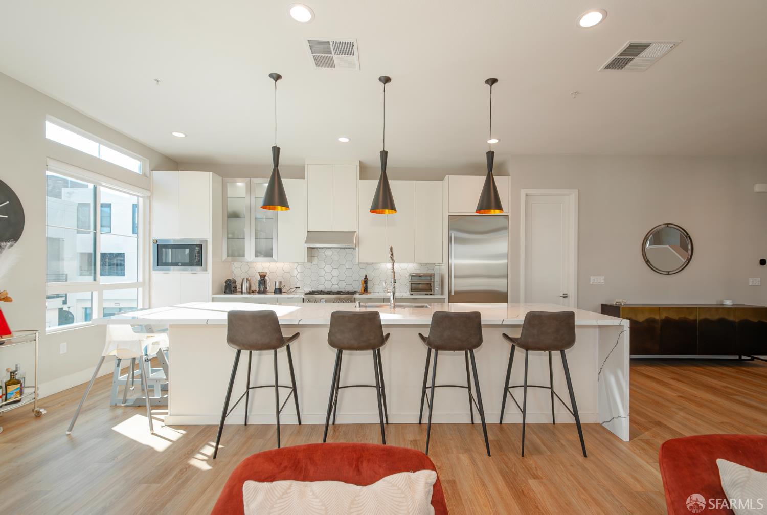 Detail Gallery Image 3 of 41 For 2137 Starling Ln #502,  Alameda,  CA 94501 - 3 Beds | 2/1 Baths