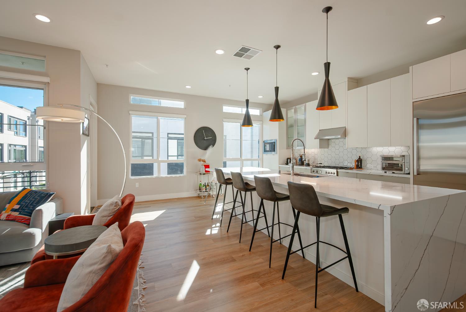 Detail Gallery Image 8 of 41 For 2137 Starling Ln #502,  Alameda,  CA 94501 - 3 Beds | 2/1 Baths