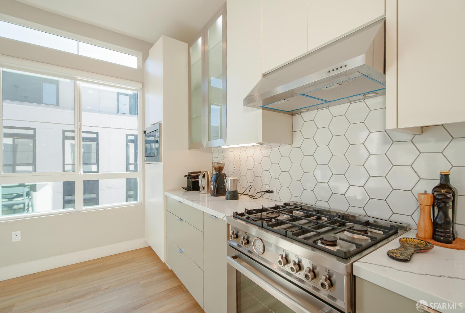 Detail Gallery Image 10 of 41 For 2137 Starling Ln #502,  Alameda,  CA 94501 - 3 Beds | 2/1 Baths