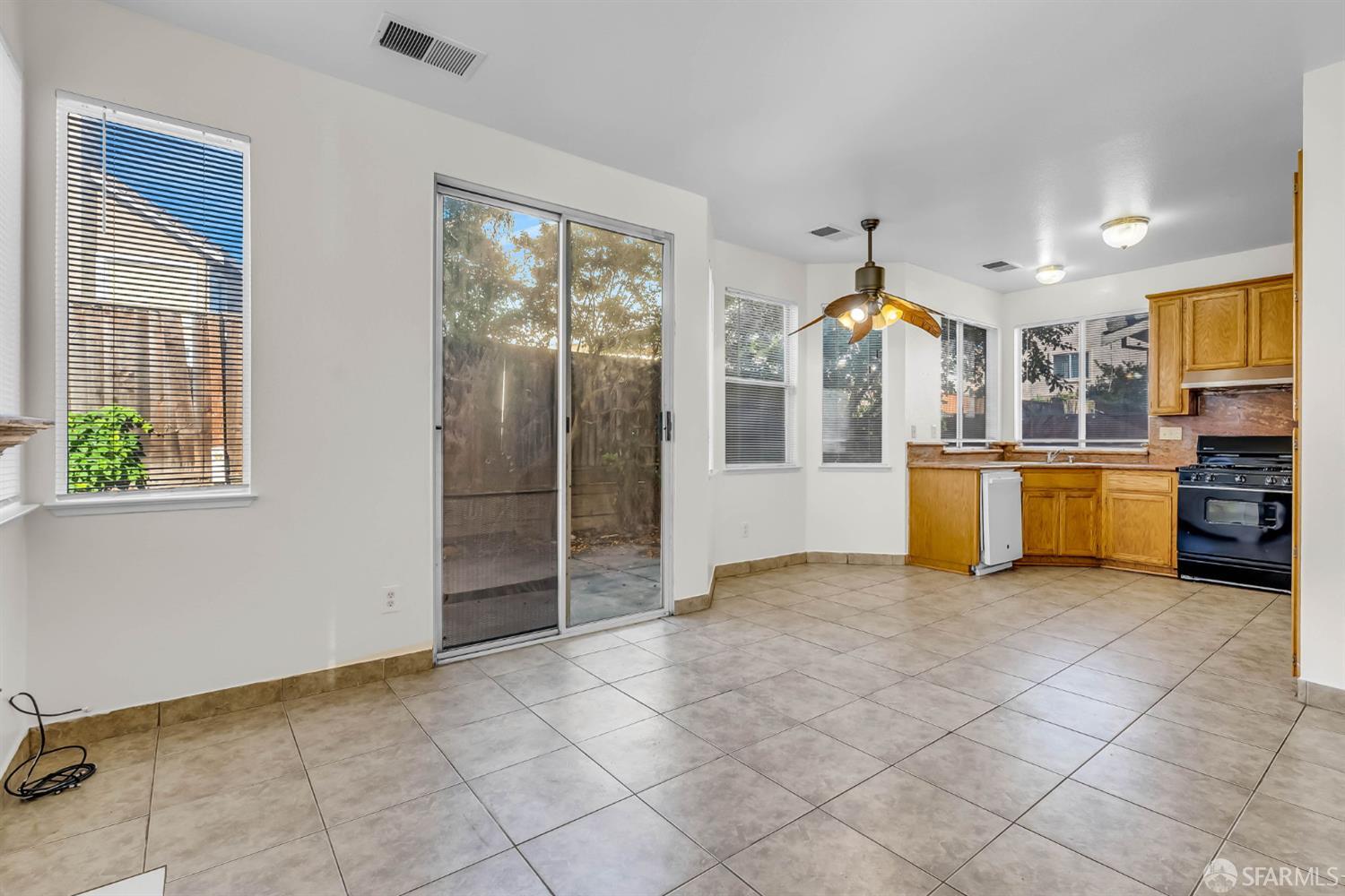 Detail Gallery Image 12 of 42 For 5329 Catanzaro Way, Antioch,  CA 94531 - 4 Beds | 2/1 Baths