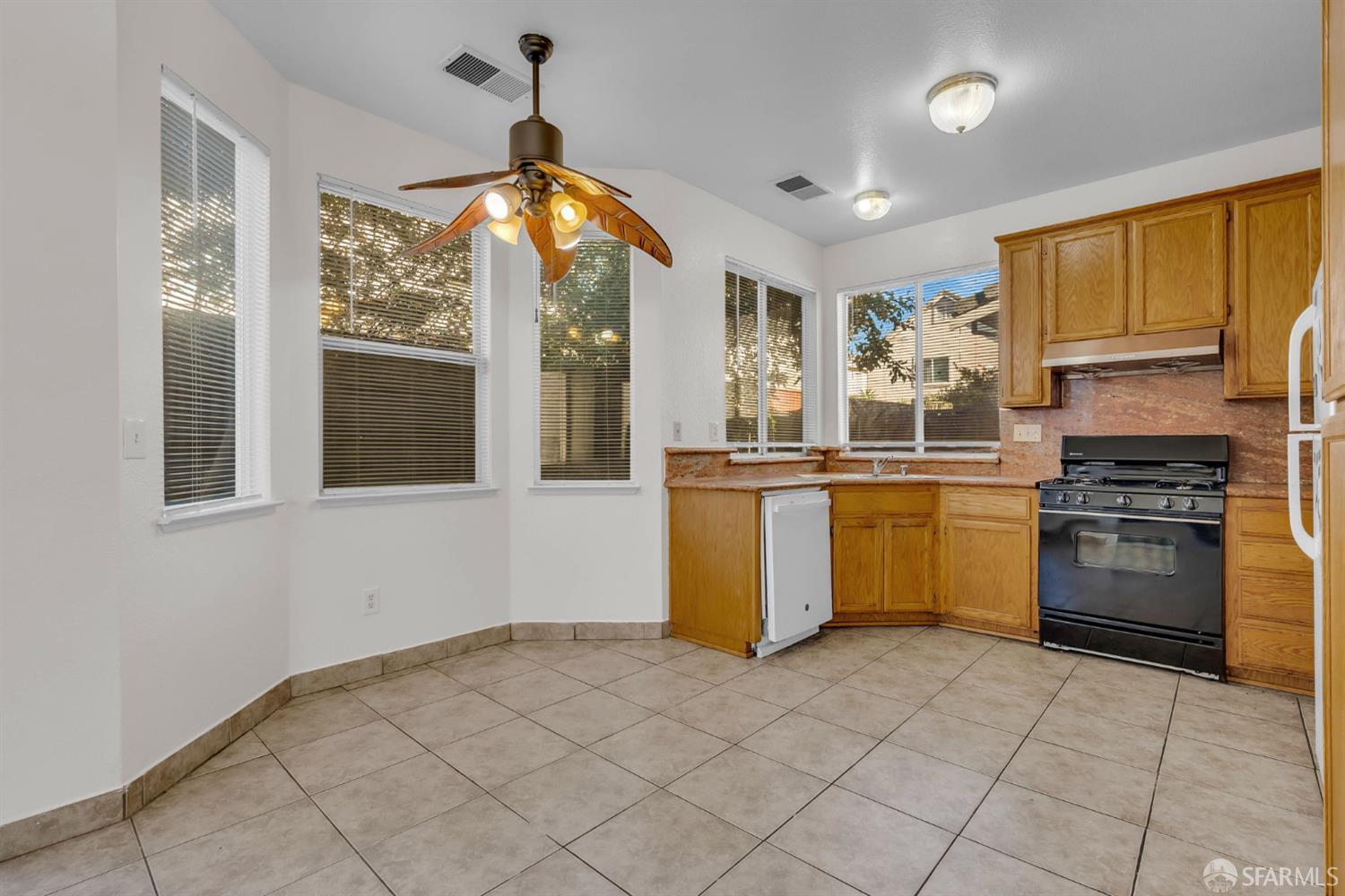 Detail Gallery Image 16 of 42 For 5329 Catanzaro Way, Antioch,  CA 94531 - 4 Beds | 2/1 Baths