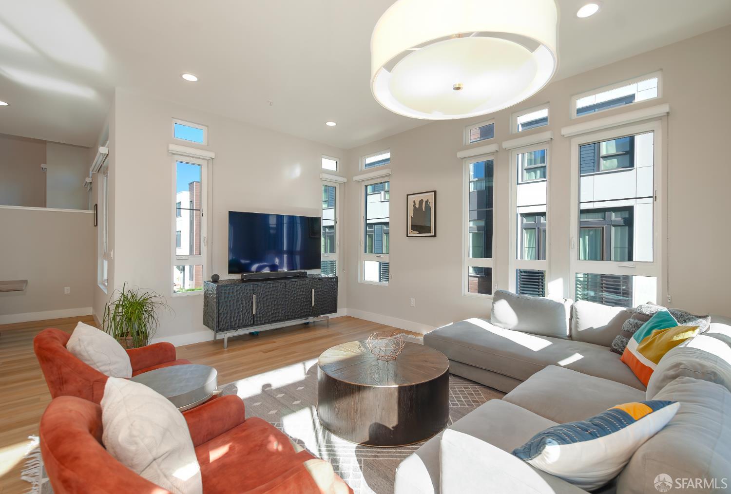 Detail Gallery Image 2 of 41 For 2137 Starling Ln #502,  Alameda,  CA 94501 - 3 Beds | 2/1 Baths