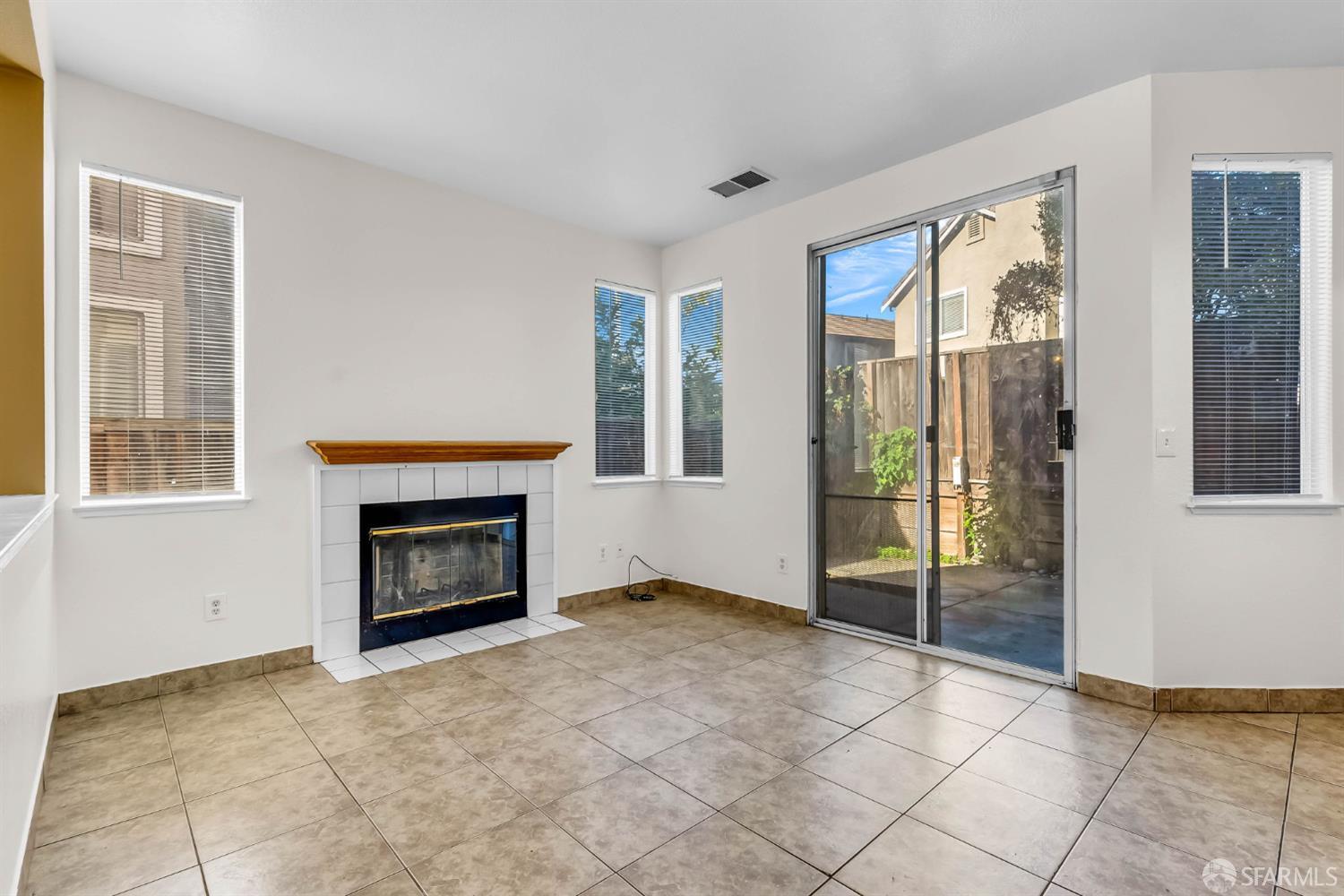 Detail Gallery Image 11 of 42 For 5329 Catanzaro Way, Antioch,  CA 94531 - 4 Beds | 2/1 Baths