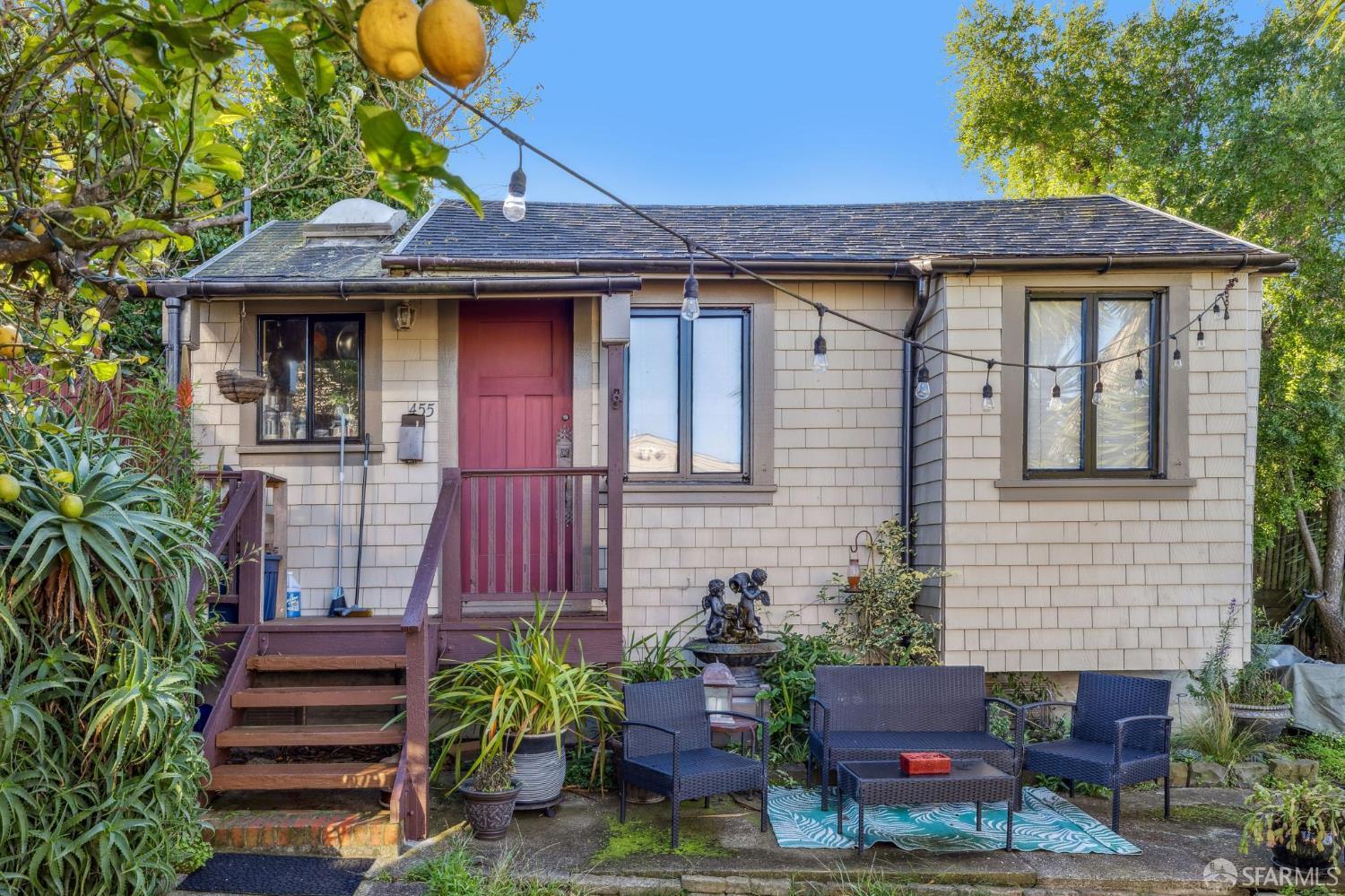 Detail Gallery Image 10 of 16 For 465 Liberty St, San Francisco,  CA 94114 - 2 Beds | 2 Baths