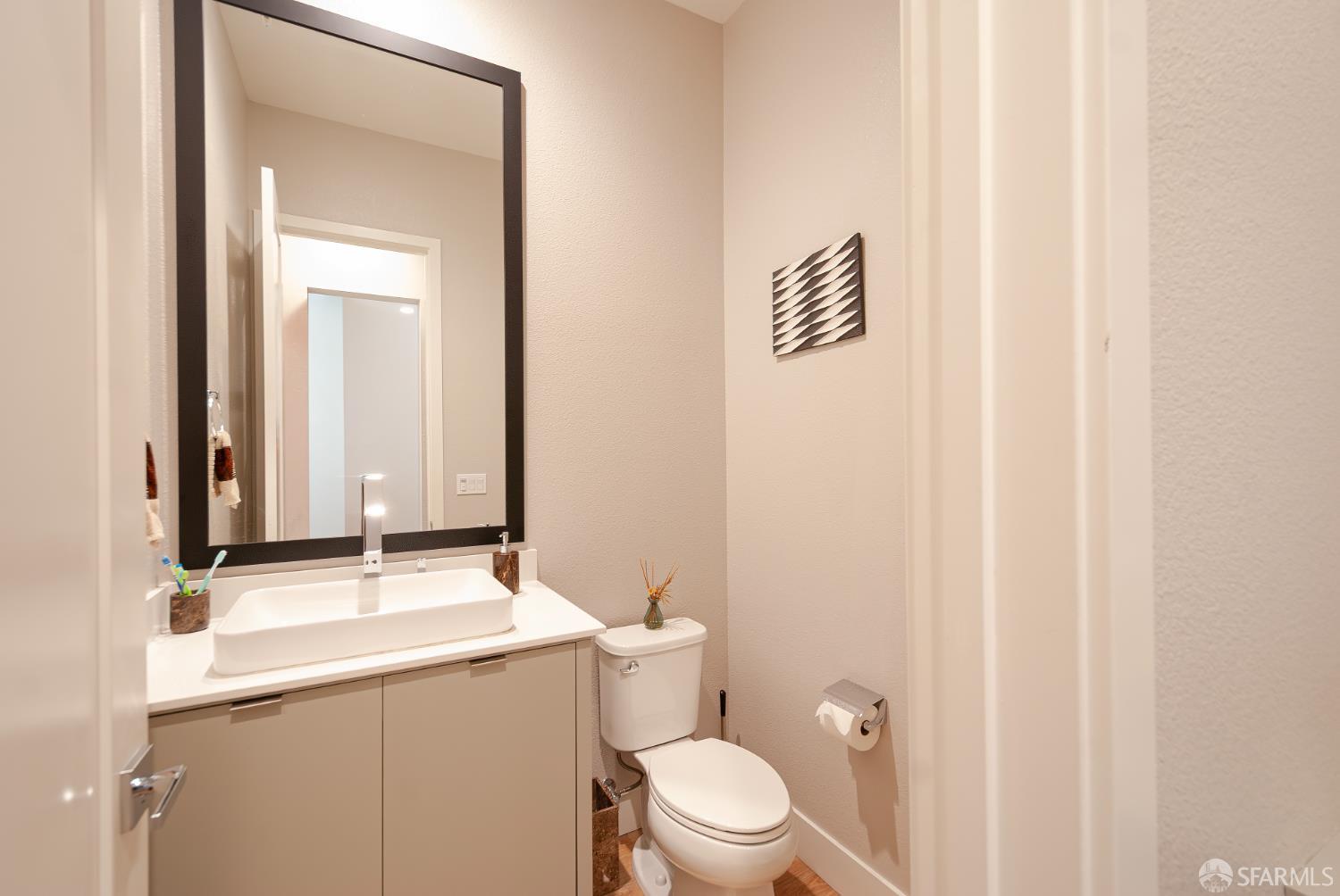 Detail Gallery Image 30 of 41 For 2137 Starling Ln #502,  Alameda,  CA 94501 - 3 Beds | 2/1 Baths
