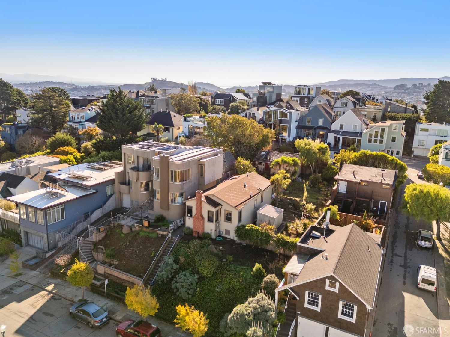 Detail Gallery Image 4 of 16 For 465 Liberty St, San Francisco,  CA 94114 - 2 Beds | 2 Baths