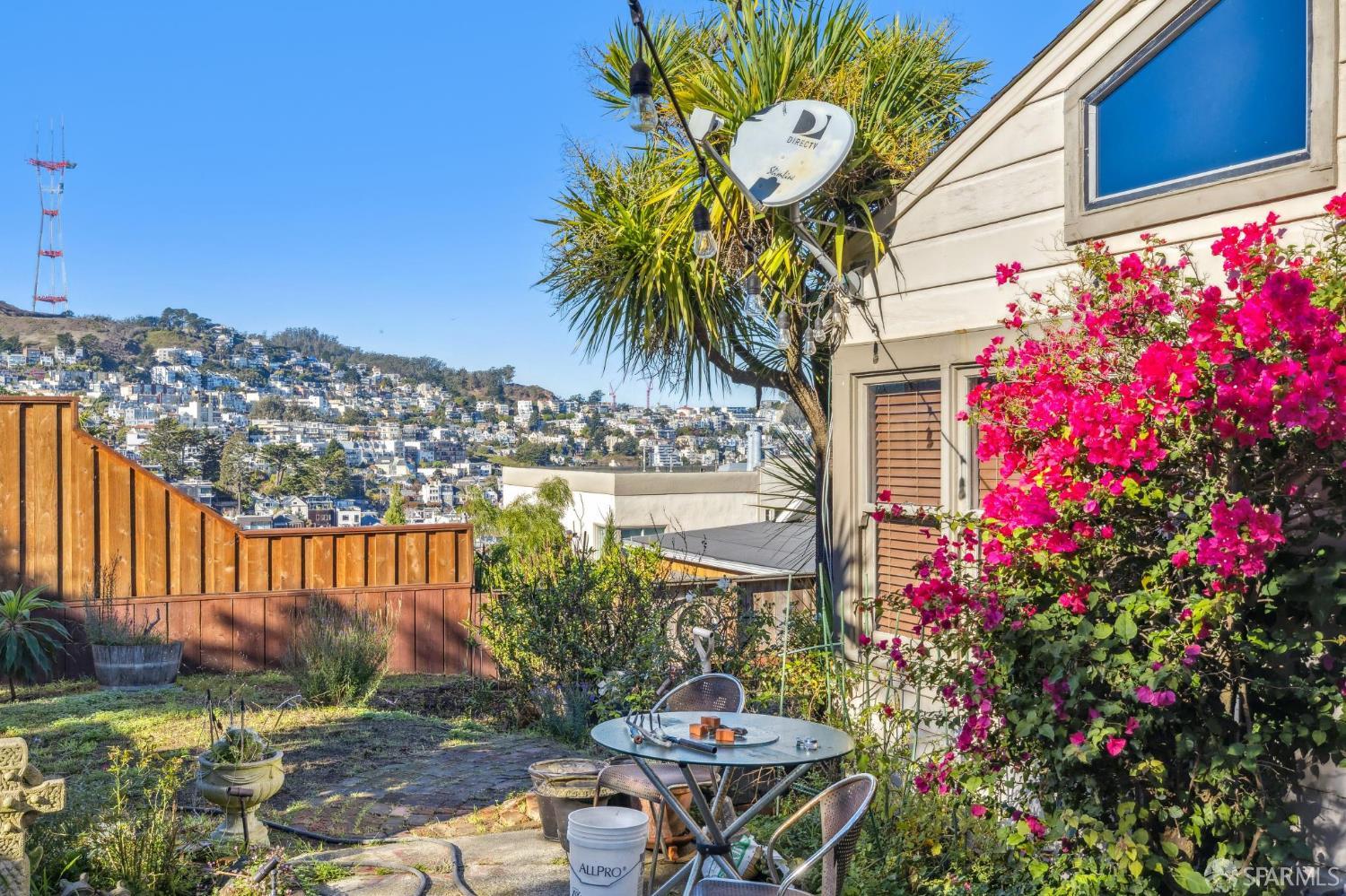 Detail Gallery Image 6 of 16 For 465 Liberty St, San Francisco,  CA 94114 - 2 Beds | 2 Baths