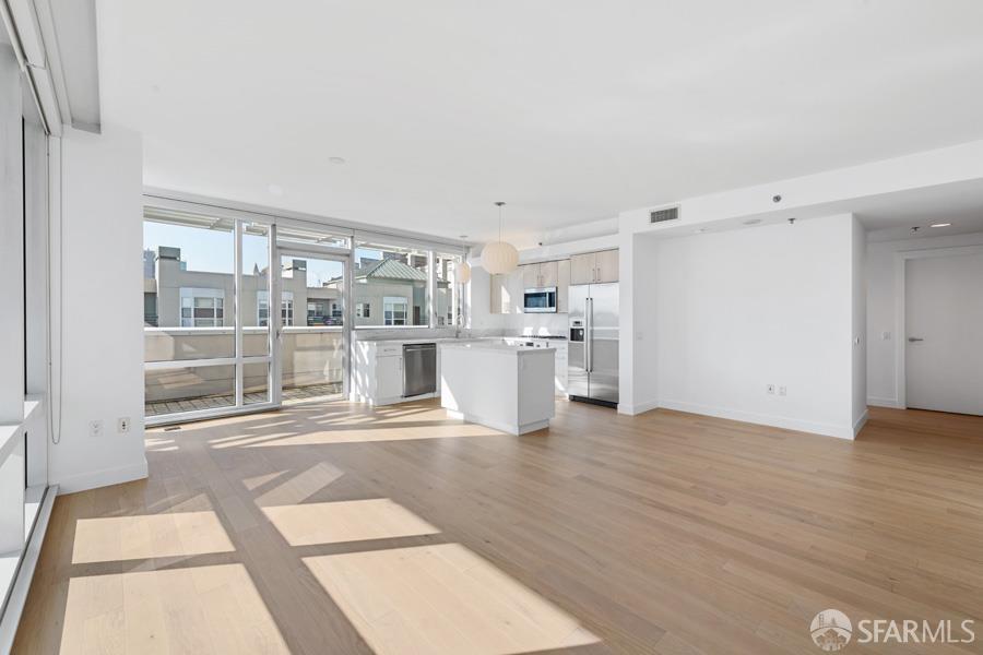 Detail Gallery Image 2 of 25 For 501 Beale St 4h,  San Francisco,  CA 94105 - 2 Beds | 2 Baths