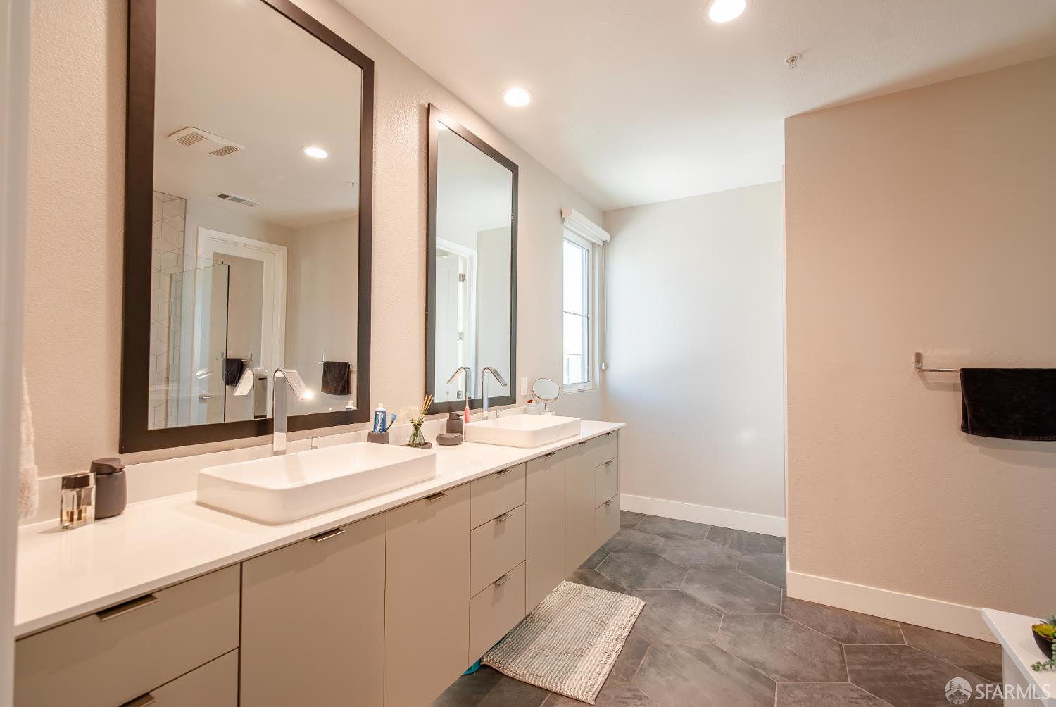Detail Gallery Image 20 of 41 For 2137 Starling Ln #502,  Alameda,  CA 94501 - 3 Beds | 2/1 Baths
