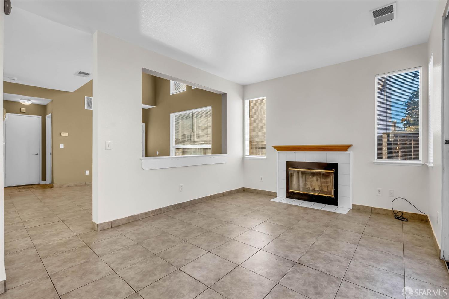 Detail Gallery Image 15 of 42 For 5329 Catanzaro Way, Antioch,  CA 94531 - 4 Beds | 2/1 Baths