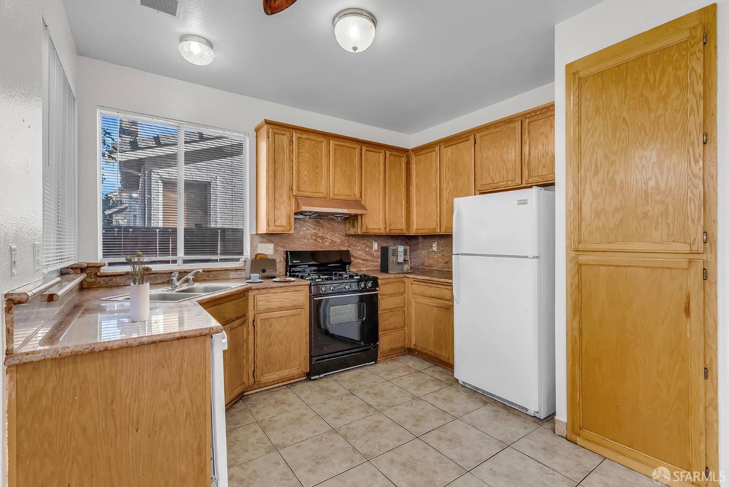 Detail Gallery Image 17 of 42 For 5329 Catanzaro Way, Antioch,  CA 94531 - 4 Beds | 2/1 Baths