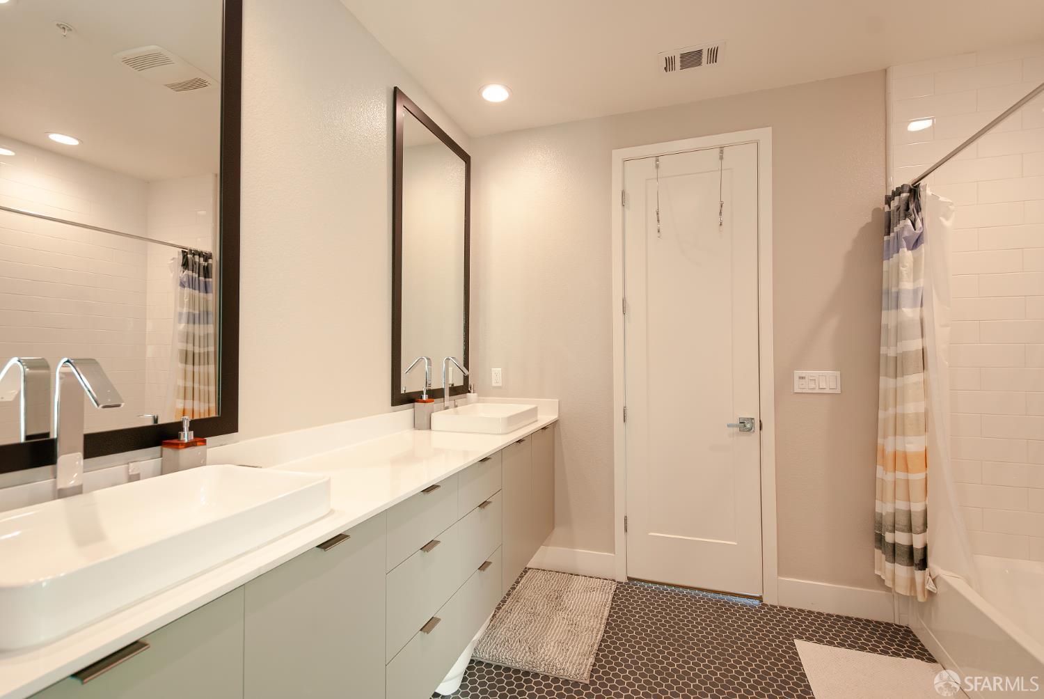 Detail Gallery Image 27 of 41 For 2137 Starling Ln #502,  Alameda,  CA 94501 - 3 Beds | 2/1 Baths
