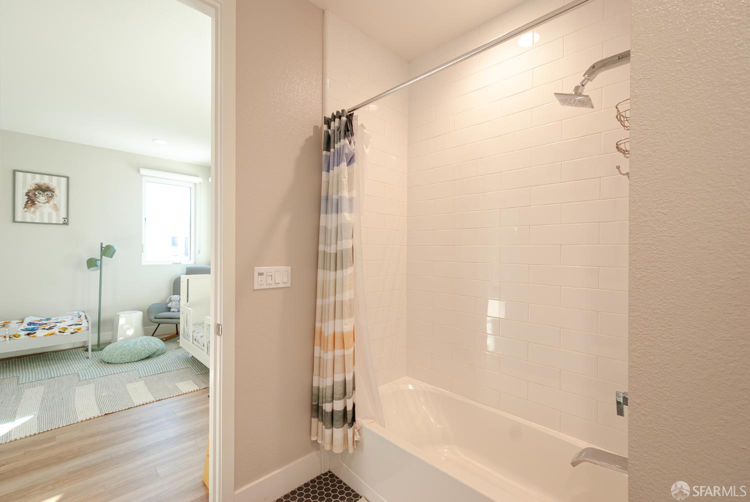 Detail Gallery Image 28 of 41 For 2137 Starling Ln #502,  Alameda,  CA 94501 - 3 Beds | 2/1 Baths