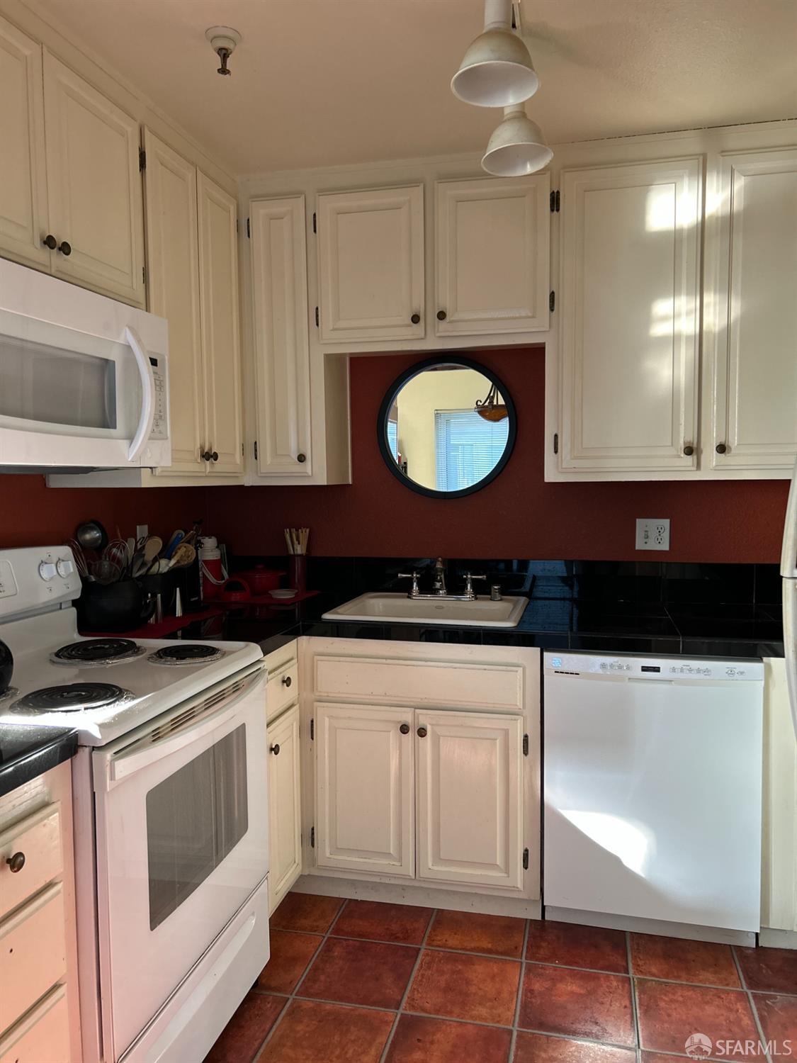 Photo #5: 425085070 Listing: Photo #5