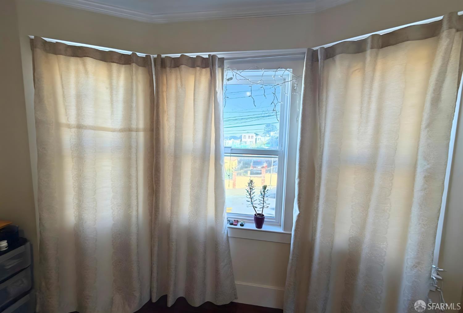 Detail Gallery Image 4 of 10 For 282 Oliver St, Daly City,  CA 94014 - 3 Beds | 2 Baths