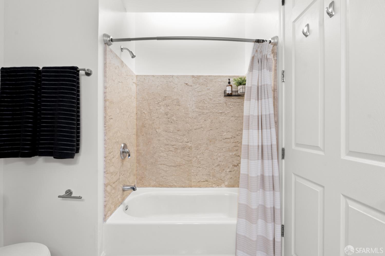 Photo #19: 425080082 Listing: Photo #19