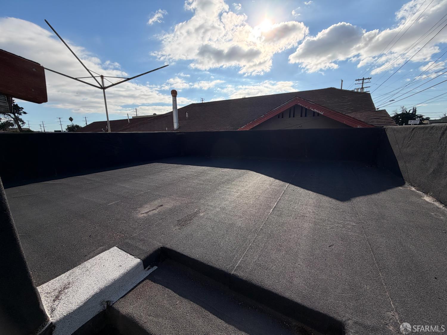 Detail Gallery Image 9 of 9 For 1934 38th Ave, Oakland,  CA 94601 - 5 Beds | 3 Baths