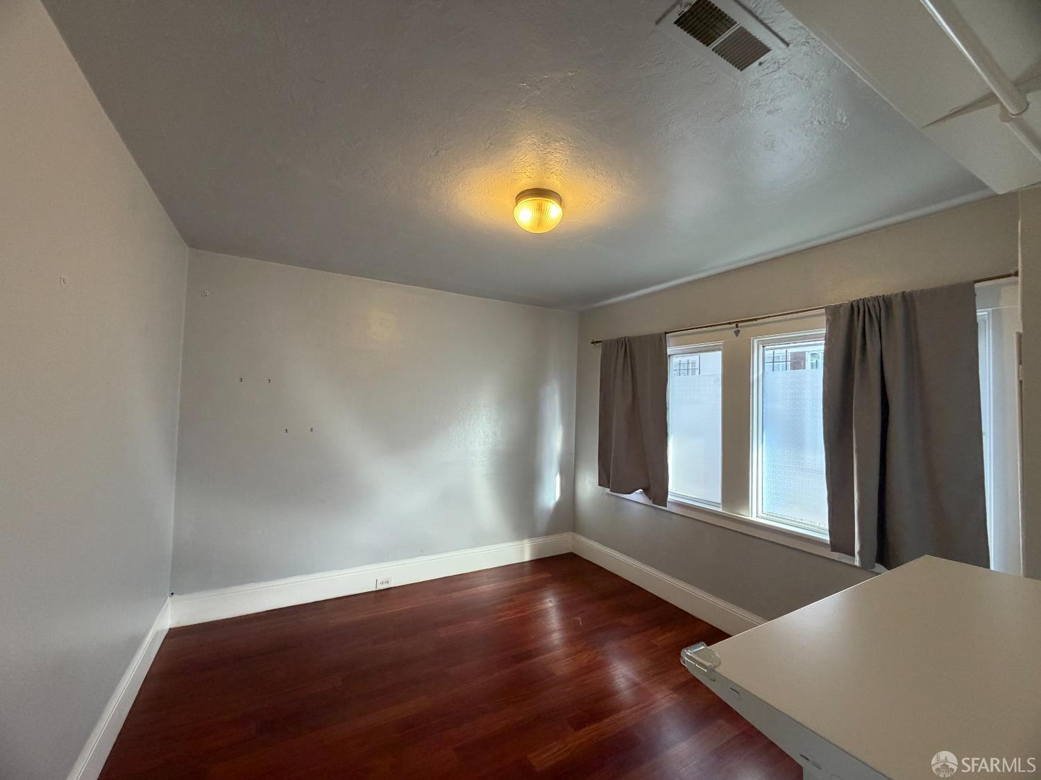 Detail Gallery Image 5 of 9 For 1934 38th Ave, Oakland,  CA 94601 - 5 Beds | 3 Baths