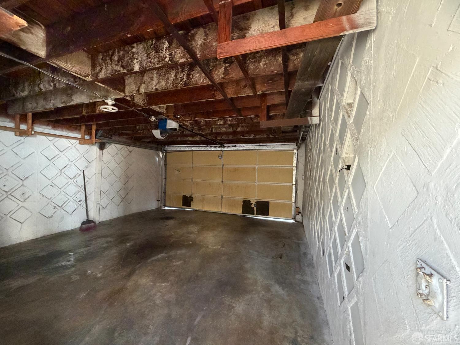 Detail Gallery Image 7 of 9 For 1934 38th Ave, Oakland,  CA 94601 - 5 Beds | 3 Baths