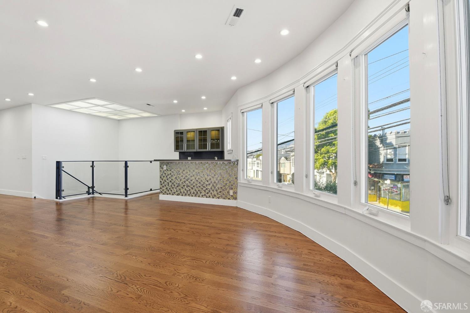 Detail Gallery Image 8 of 44 For 526 Silver Ave, San Francisco,  CA 94112 - 4 Beds | 3 Baths