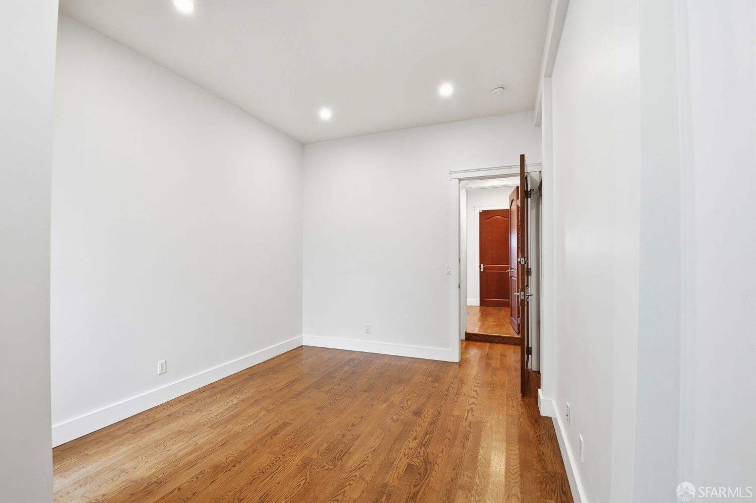 Detail Gallery Image 22 of 44 For 526 Silver Ave, San Francisco,  CA 94112 - 4 Beds | 3 Baths