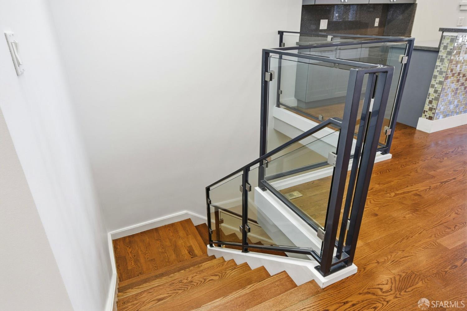 Detail Gallery Image 7 of 44 For 526 Silver Ave, San Francisco,  CA 94112 - 4 Beds | 3 Baths