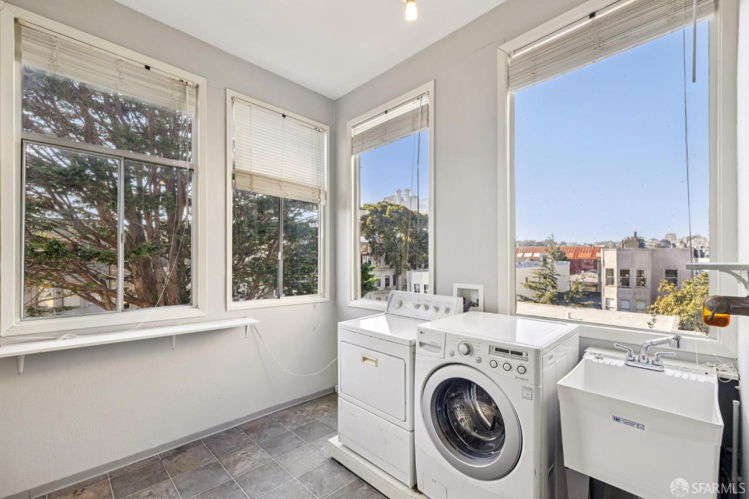 Detail Gallery Image 27 of 42 For 1241 Fulton St, San Francisco,  CA 94117 - 3 Beds | 2/1 Baths