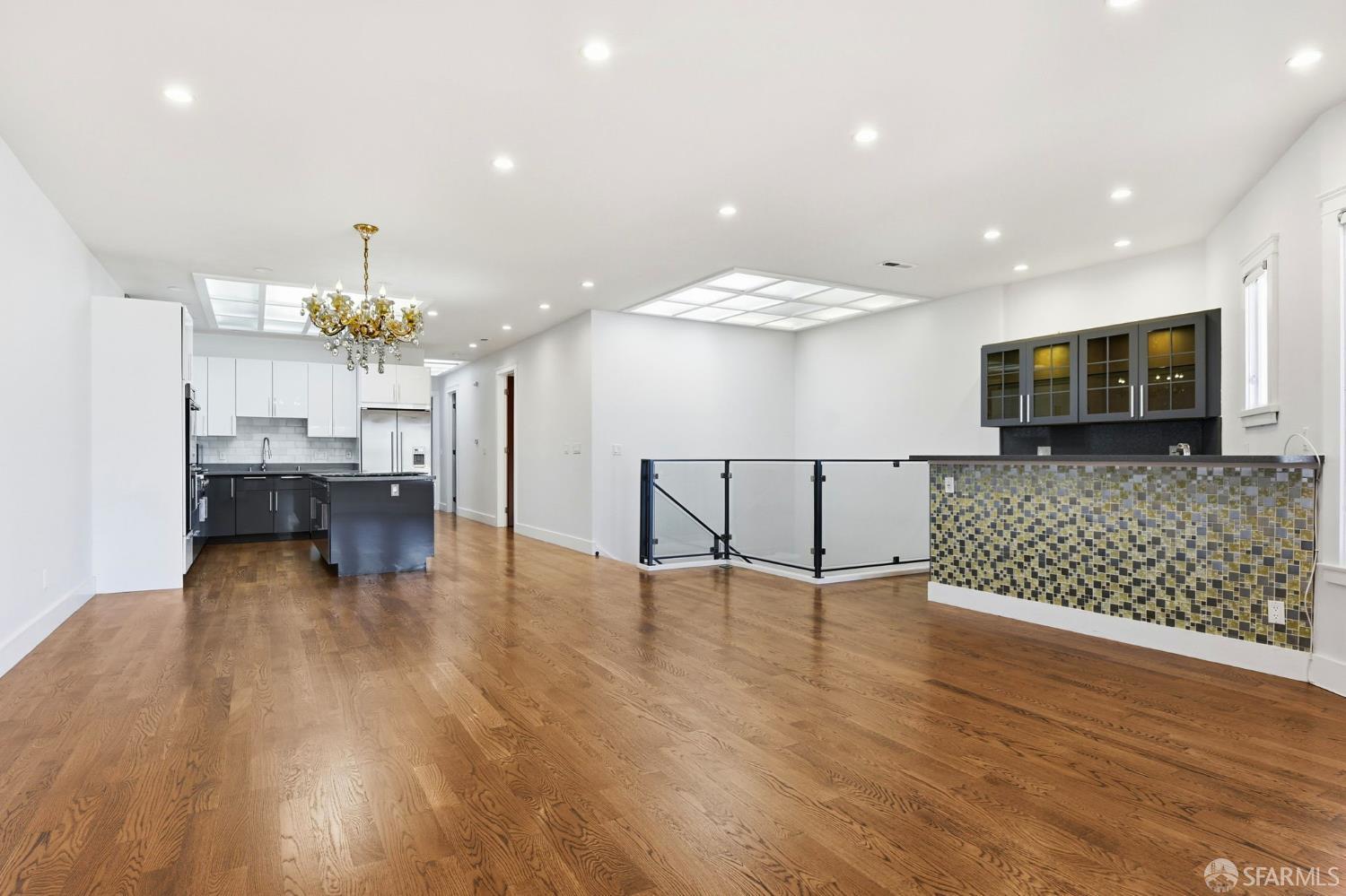 Detail Gallery Image 9 of 44 For 526 Silver Ave, San Francisco,  CA 94112 - 4 Beds | 3 Baths