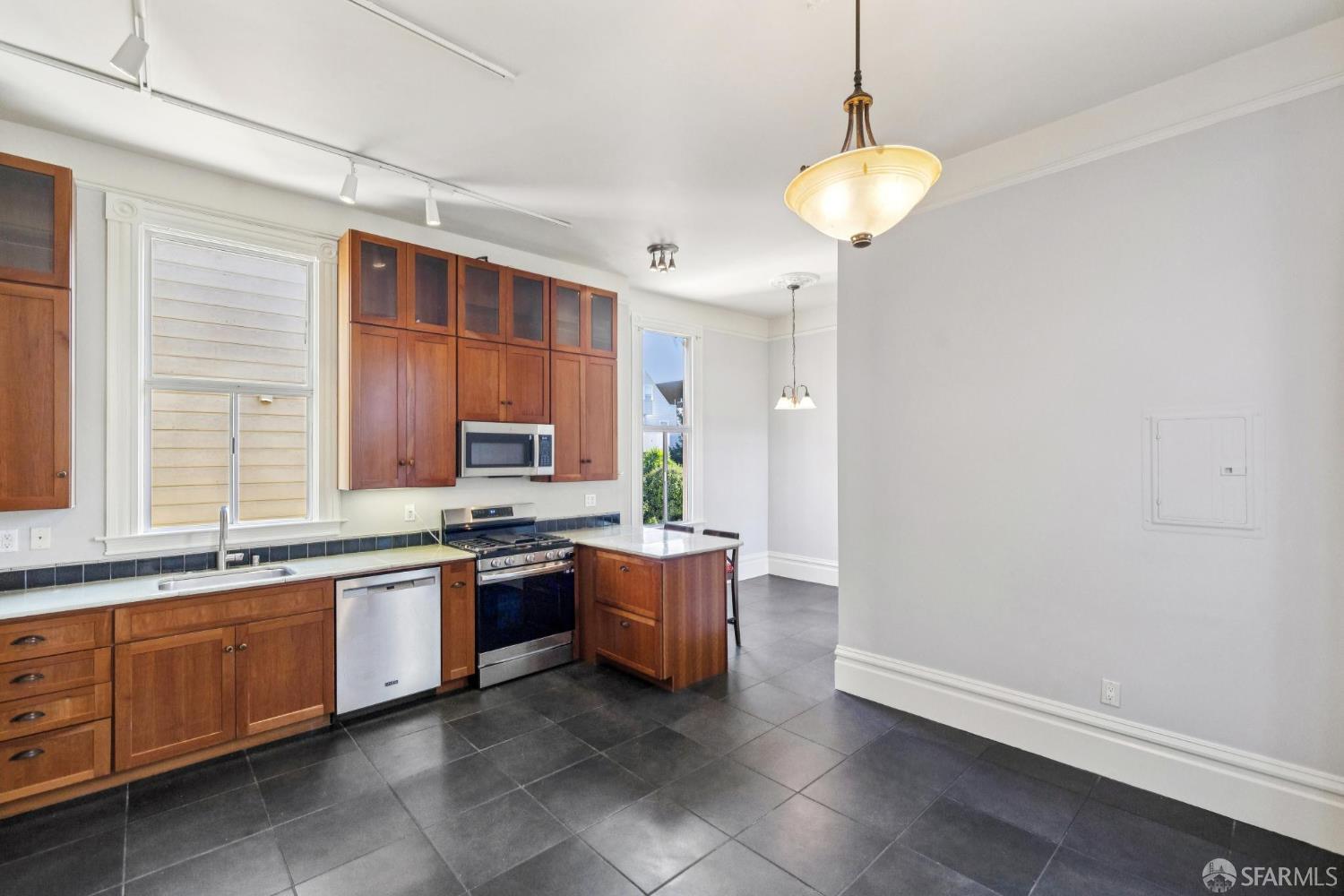 Detail Gallery Image 21 of 42 For 1241 Fulton St, San Francisco,  CA 94117 - 3 Beds | 2/1 Baths