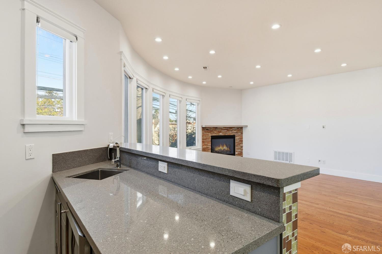 Detail Gallery Image 12 of 44 For 526 Silver Ave, San Francisco,  CA 94112 - 4 Beds | 3 Baths