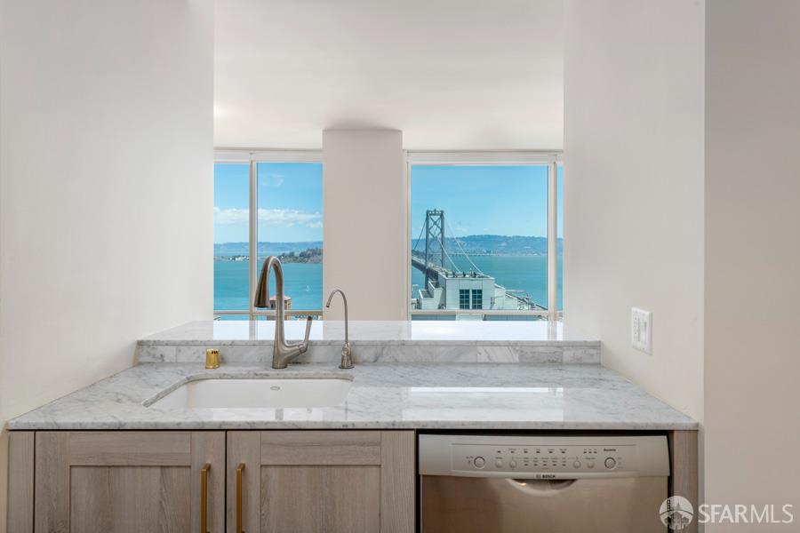 Detail Gallery Image 4 of 26 For 401 Harrison St 24d,  San Francisco,  CA 94105 - 2 Beds | 2 Baths
